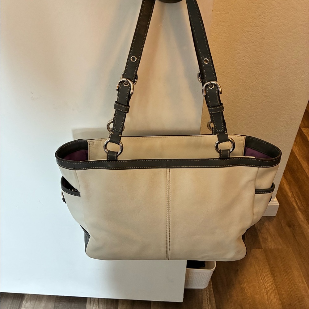 COACH PLEATED EAST/WEST GALLERY WHITE  GRAY LEATHER TOTE  SHOULDER BAG - Picture 5 of 9